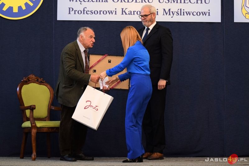 Gala wręczenia Orderu Uśmiechu profesorowi Karolowi Myśliwcowi