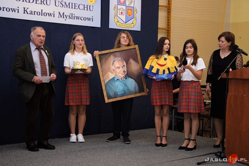 Gala wręczenia Orderu Uśmiechu profesorowi Karolowi Myśliwcowi