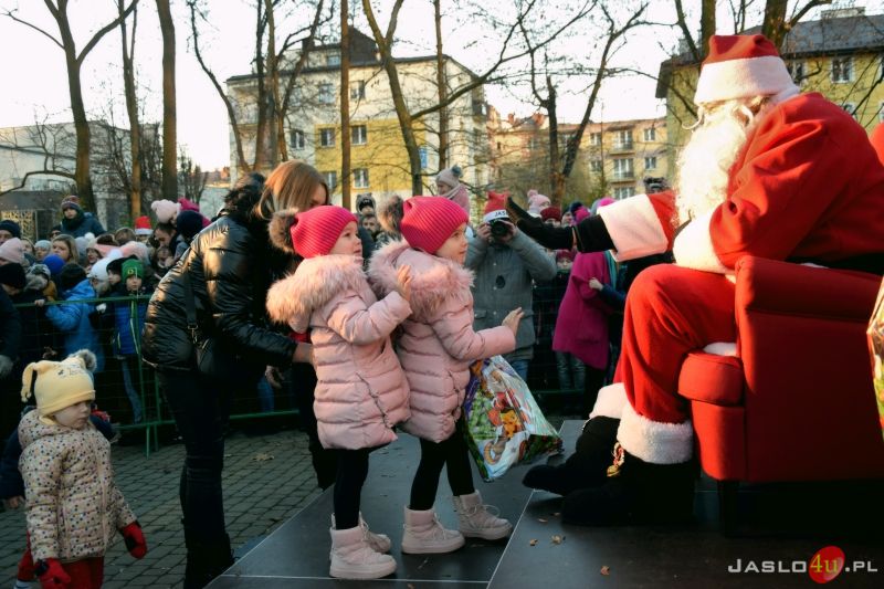 Mikołaj wręczył prezenty jasielskim dzieciom