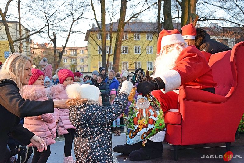 Mikołaj wręczył prezenty jasielskim dzieciom