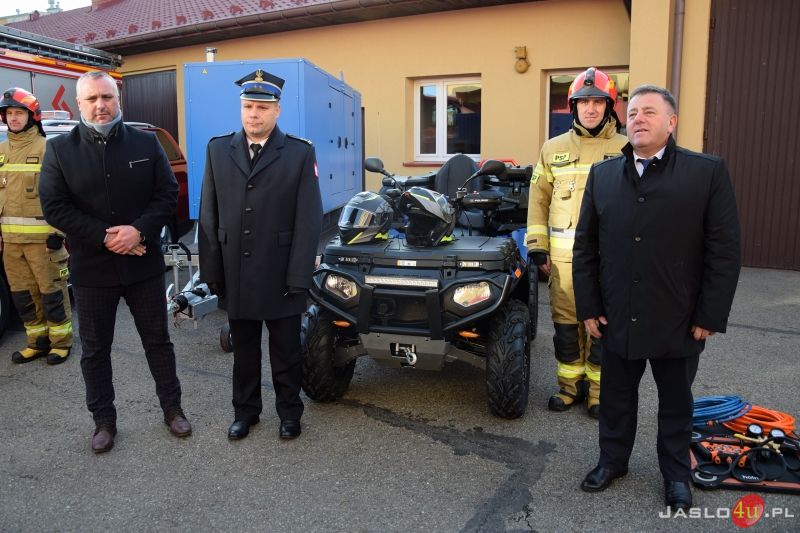 Prezentacja samochodów i wyposażenia pozyskanego przez KP PSP w Jaśle w 2022 r.