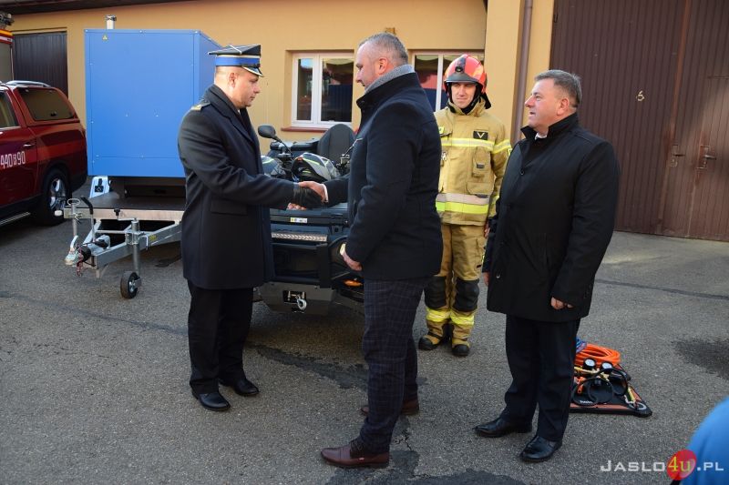 Prezentacja samochodów i wyposażenia pozyskanego przez KP PSP w Jaśle w 2022 r.