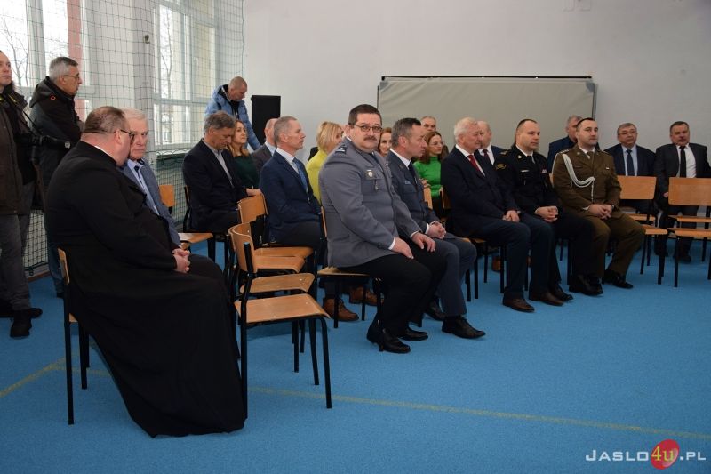 Oddanie do użytku wirtualnej strzelnicy w Zespole Szkół SASR w Trzcinicy