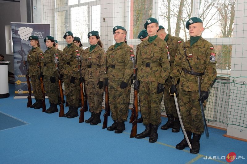 Oddanie do użytku wirtualnej strzelnicy w Zespole Szkół SASR w Trzcinicy