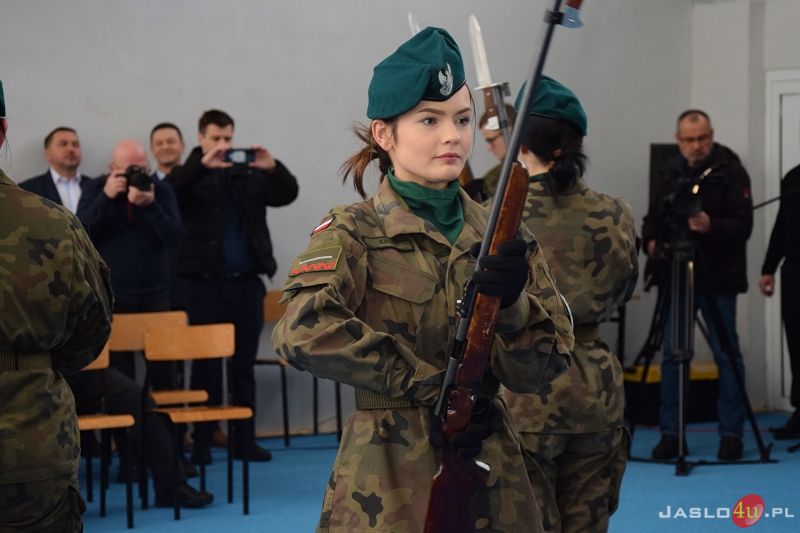 Oddanie do użytku wirtualnej strzelnicy w Zespole Szkół SASR w Trzcinicy