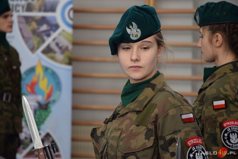 Oddanie do użytku wirtualnej strzelnicy w Zespole Szkół SASR w Trzcinicy