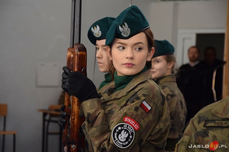 Oddanie do użytku wirtualnej strzelnicy w Zespole Szkół SASR w Trzcinicy