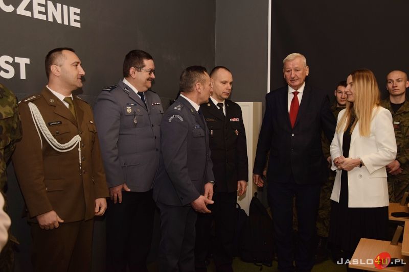 Oddanie do użytku wirtualnej strzelnicy w Zespole Szkół SASR w Trzcinicy