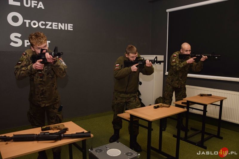 Oddanie do użytku wirtualnej strzelnicy w Zespole Szkół SASR w Trzcinicy
