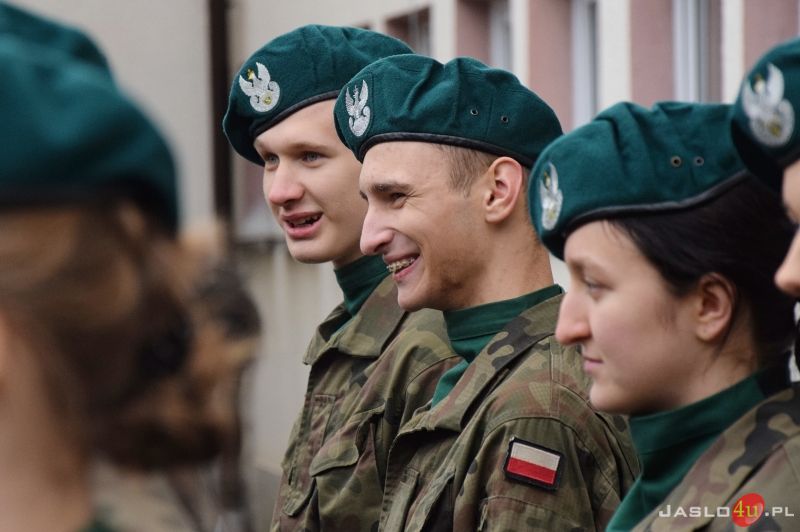 Oddanie do użytku wirtualnej strzelnicy w Zespole Szkół SASR w Trzcinicy