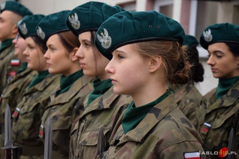 Oddanie do użytku wirtualnej strzelnicy w Zespole Szkół SASR w Trzcinicy