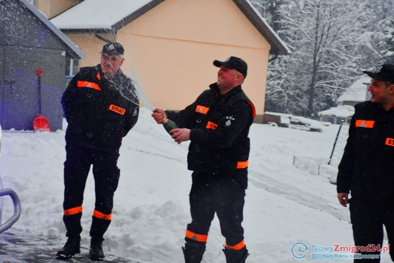Powitanie nowego lekkiego samochodu ratowniczo-gaśniczego w OSP Stary Żmigród