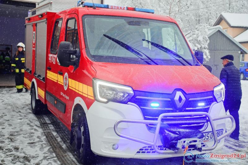 Powitanie nowego lekkiego samochodu ratowniczo-gaśniczego w OSP Stary Żmigród