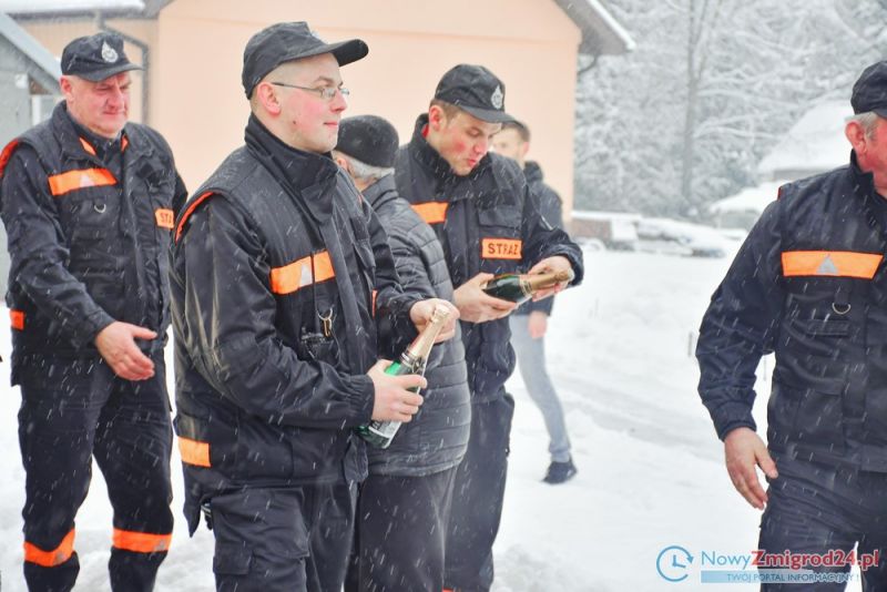 Powitanie nowego lekkiego samochodu ratowniczo-gaśniczego w OSP Stary Żmigród