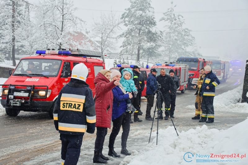 Powitanie nowego lekkiego samochodu ratowniczo-gaśniczego w OSP Stary Żmigród