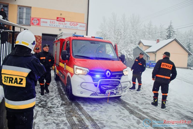 Powitanie nowego lekkiego samochodu ratowniczo-gaśniczego w OSP Stary Żmigród