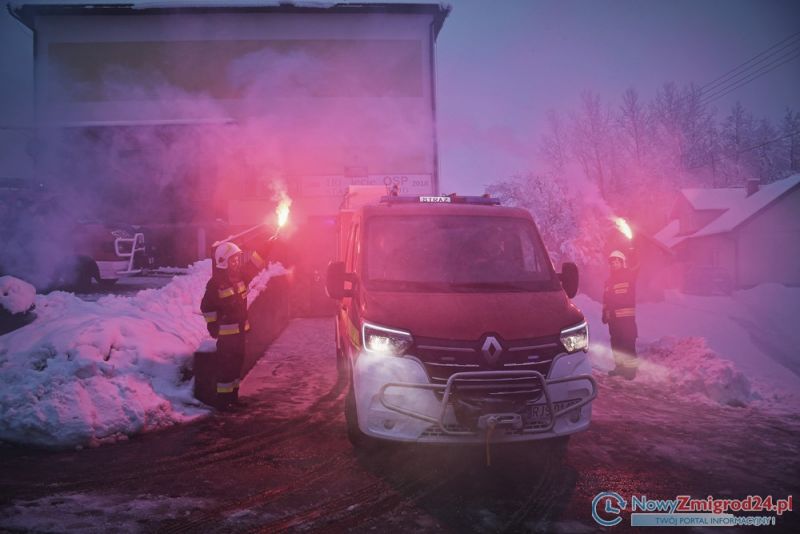 Powitanie nowego lekkiego samochodu ratowniczo-gaśniczego w OSP Stary Żmigród