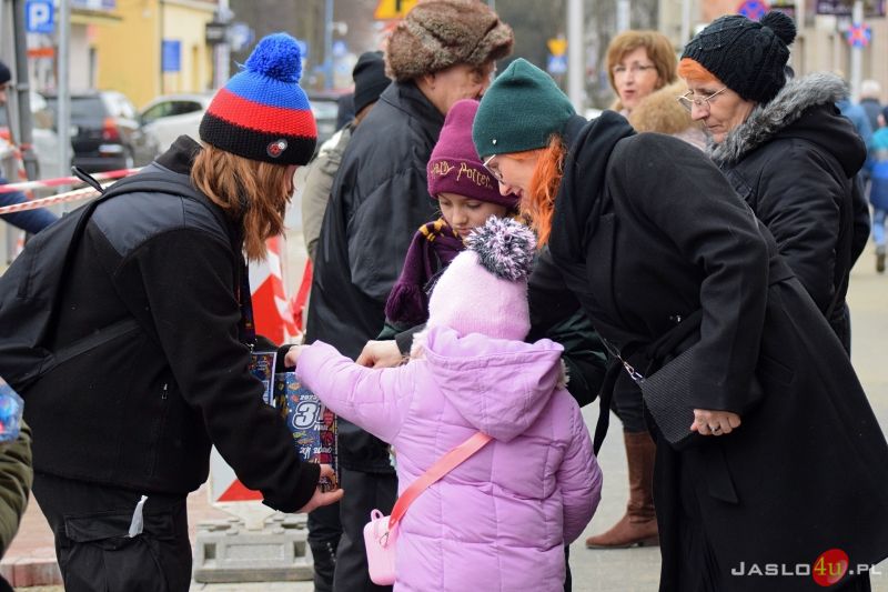 Wolontariusze WOŚP kwestują na ulicach Jasła