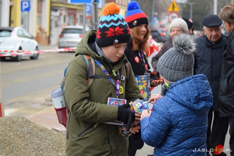 Wolontariusze WOŚP kwestują na ulicach Jasła