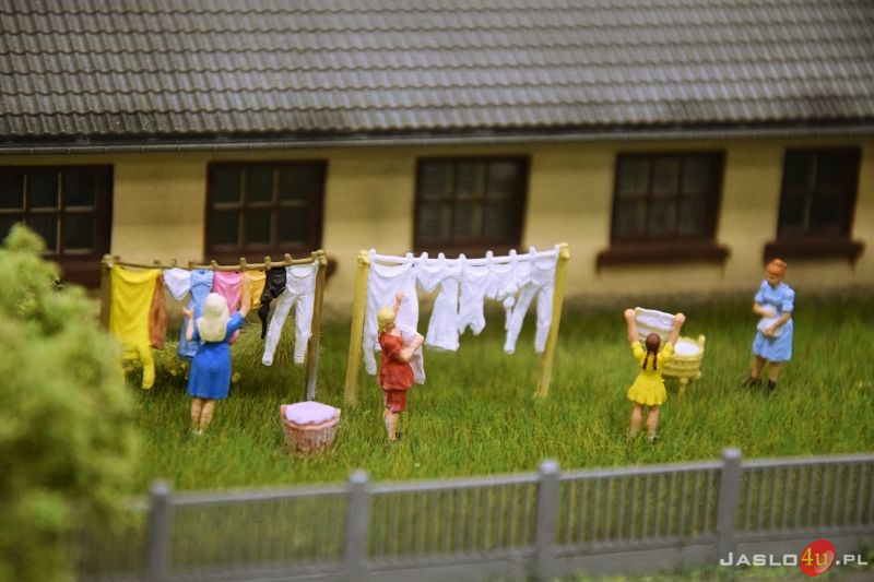 Wystawa - makieta dworca kolejowego w Strzyżowie z jeżdżącym taborem
