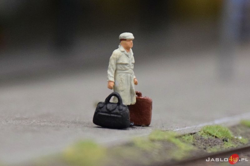 Wystawa - makieta dworca kolejowego w Strzyżowie z jeżdżącym taborem