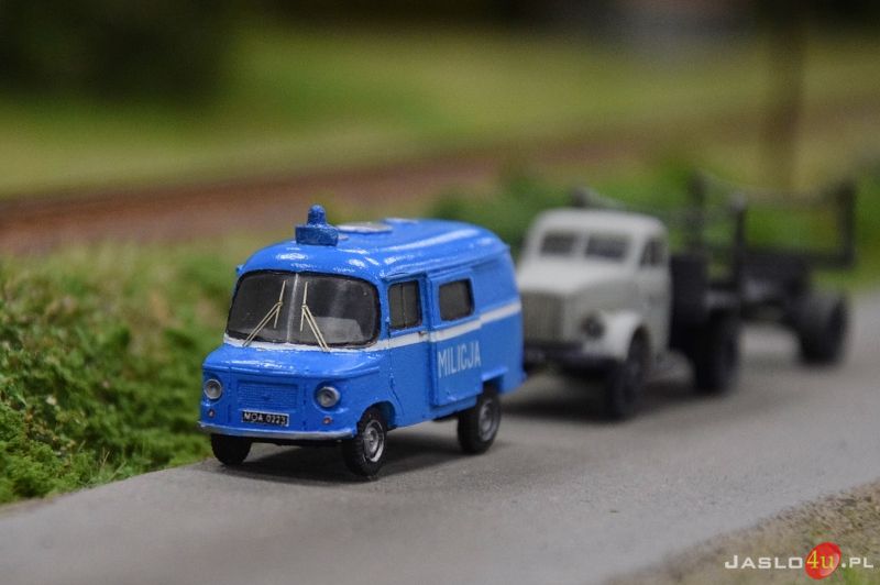 Wystawa - makieta dworca kolejowego w Strzyżowie z jeżdżącym taborem