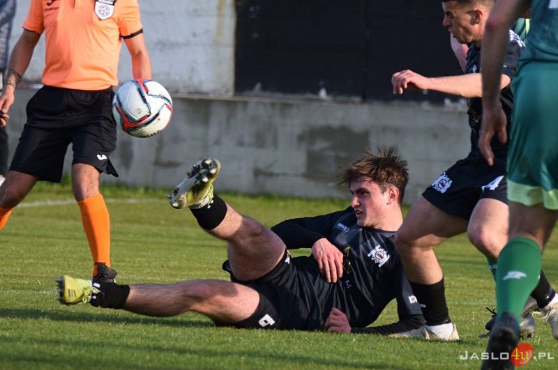 Mecz JKS Czarni 1910 Jasło - Partyzant Targowiska 0:0