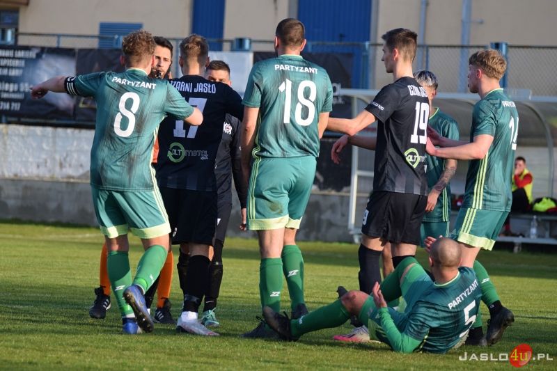 Mecz JKS Czarni 1910 Jasło - Partyzant Targowiska 0:0