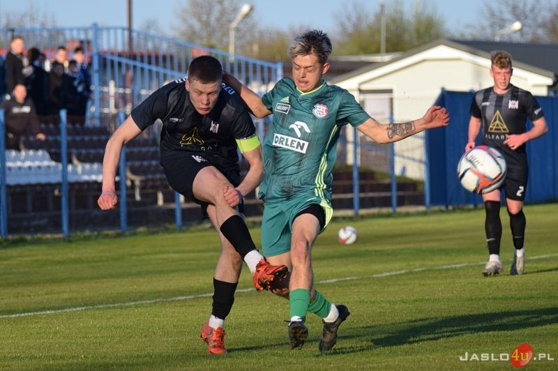 Mecz JKS Czarni 1910 Jasło - Partyzant Targowiska 0:0