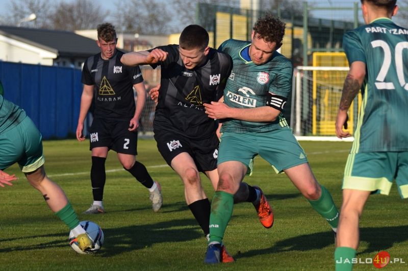 Mecz JKS Czarni 1910 Jasło - Partyzant Targowiska 0:0