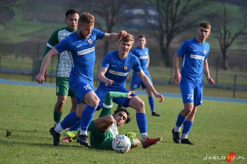 Półfinał Okręgowego Pucharu Polski LKS Czeluśnica - KS Karpaty Krosno 0:3