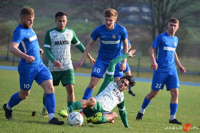 Półfinał Okręgowego Pucharu Polski LKS Czeluśnica - KS Karpaty Krosno 0:3