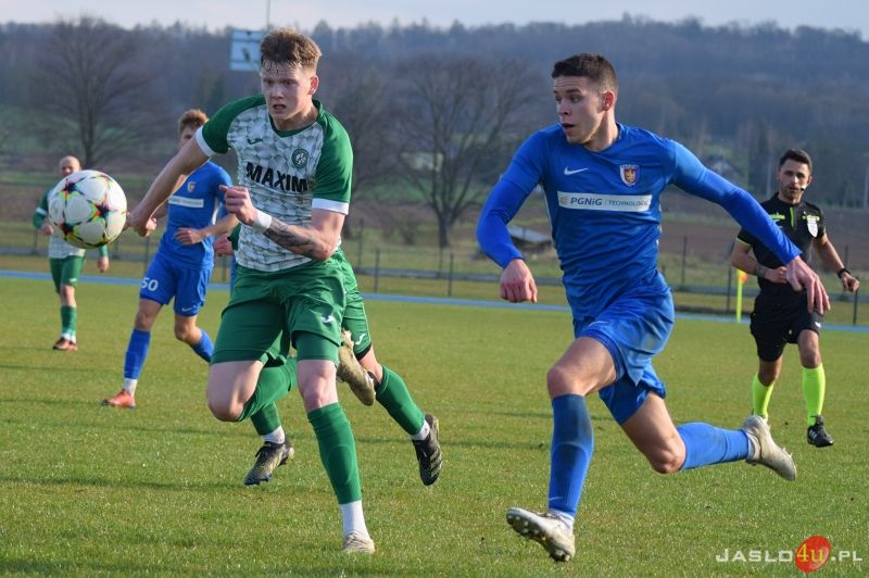 Półfinał Okręgowego Pucharu Polski LKS Czeluśnica - KS Karpaty Krosno 0:3