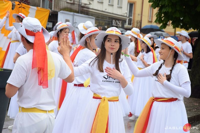 FISHMOB - Cała Polska tańczy dla św. Jana Pawła II w Jaśle 2023