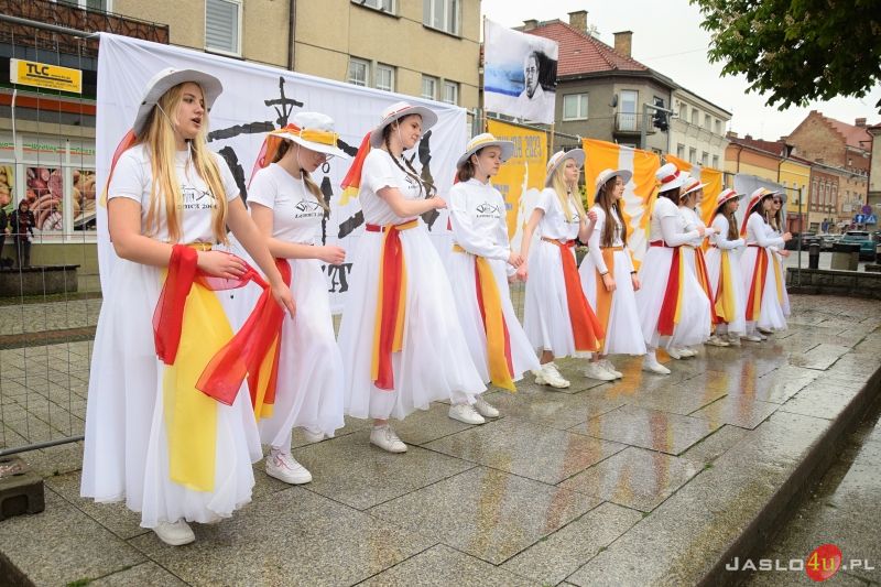 FISHMOB - Cała Polska tańczy dla św. Jana Pawła II w Jaśle 2023