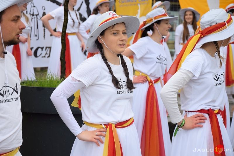 FISHMOB - Cała Polska tańczy dla św. Jana Pawła II w Jaśle 2023