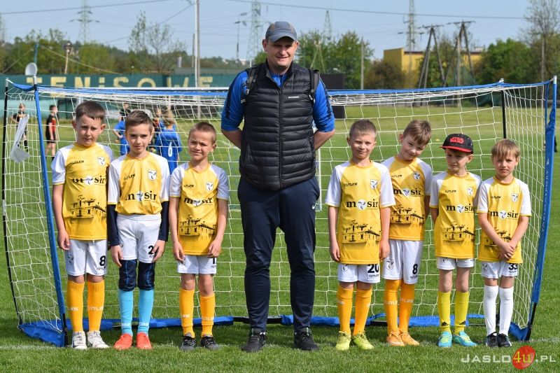 Majowy Turniej Piłki Nożnej roczników 2015 i 2016 na stadionie przy ul. Sportowej