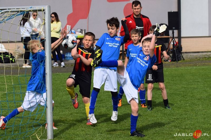 Majowy Turniej Piłki Nożnej roczników 2015 i 2016 na stadionie przy ul. Sportowej