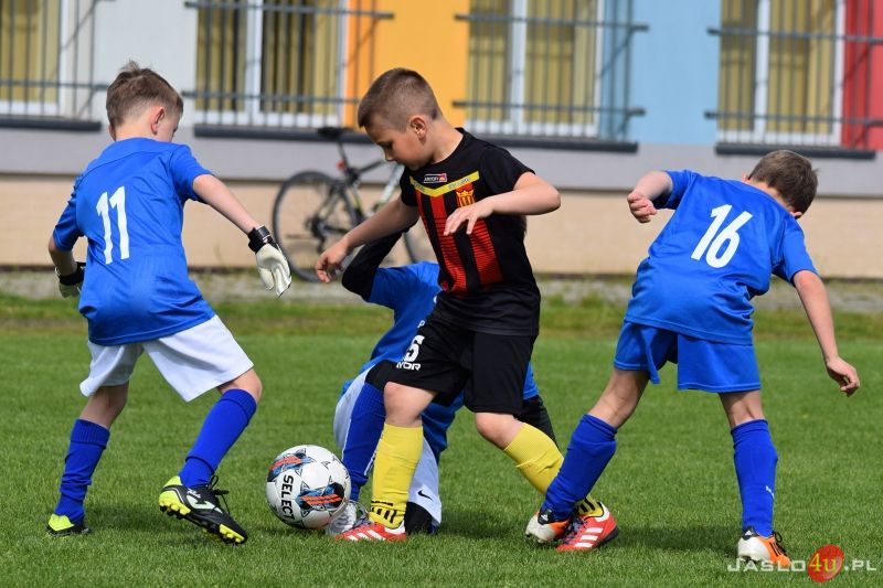 Majowy Turniej Piłki Nożnej roczników 2015 i 2016 na stadionie przy ul. Sportowej