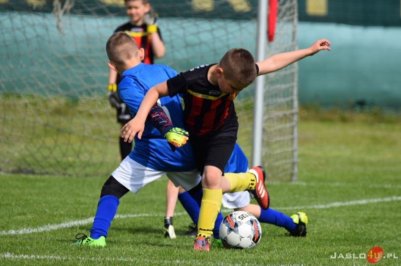 Majowy Turniej Piłki Nożnej roczników 2015 i 2016 na stadionie przy ul. Sportowej