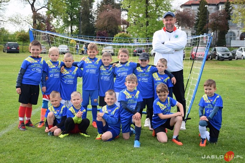 Majowy Turniej Piłki Nożnej roczników 2015 i 2016 na stadionie przy ul. Sportowej