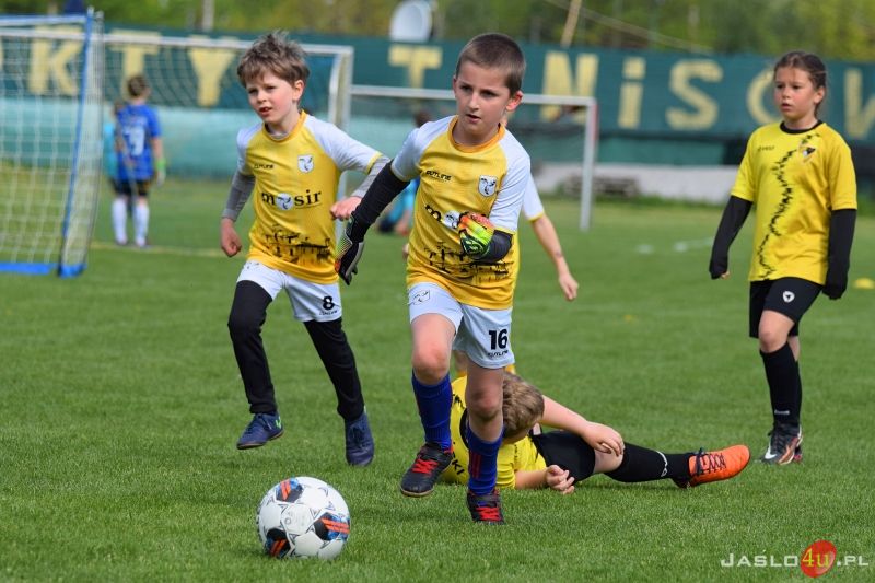Majowy Turniej Piłki Nożnej roczników 2015 i 2016 na stadionie przy ul. Sportowej