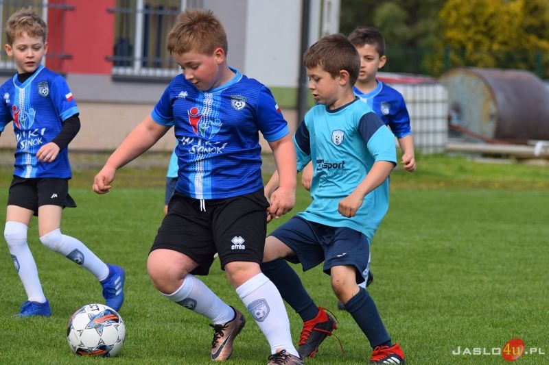 Majowy Turniej Piłki Nożnej roczników 2015 i 2016 na stadionie przy ul. Sportowej
