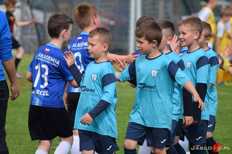 Majowy Turniej Piłki Nożnej roczników 2015 i 2016 na stadionie przy ul. Sportowej