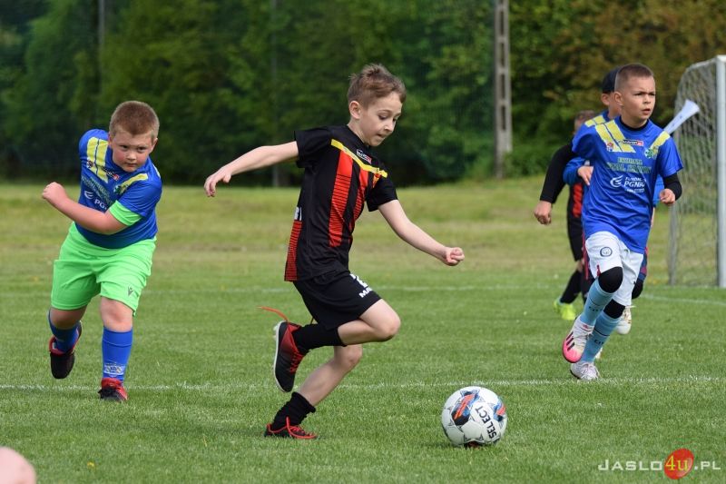 Majowy Turniej Piłki Nożnej roczników 2015 i 2016 na stadionie przy ul. Sportowej