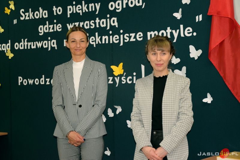 Maturzyści "Ekonomika". Wśród nich Roksana Węgiel