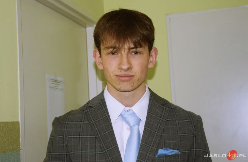 Maturzyści "Ekonomika". Wśród nich Roksana Węgiel