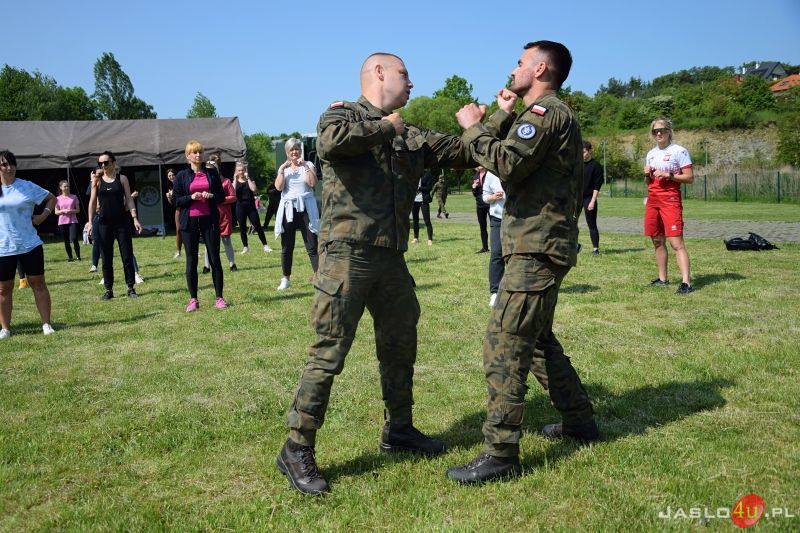 „Samoobrona kobiet – zaufaj wojsku” – treningi samoobrony w Jaśle