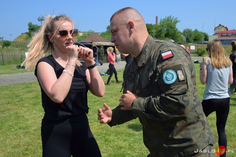 „Samoobrona kobiet – zaufaj wojsku” – treningi samoobrony w Jaśle