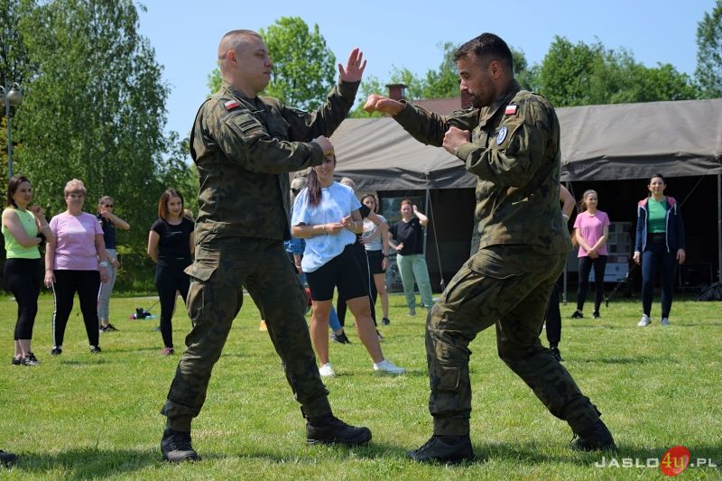 „Samoobrona kobiet – zaufaj wojsku” – treningi samoobrony w Jaśle